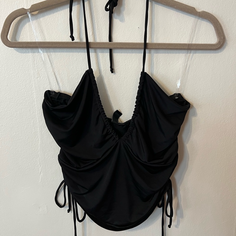Black windsor top.